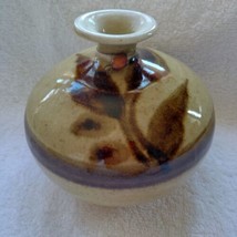 High glaze art pottery vase, 4&quot; tall by 4 1/2&quot; wide, signed - £19.33 GBP