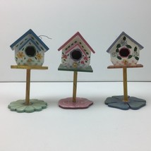 Wooden Birdhouses Set of 3 Green Pink Purple Floral Flower Stands Checkered - £19.92 GBP