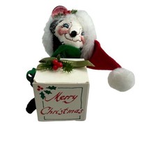 Annalee Christmas Santa Skunk Hat With Gift 1992 Posable Doll - $19.80