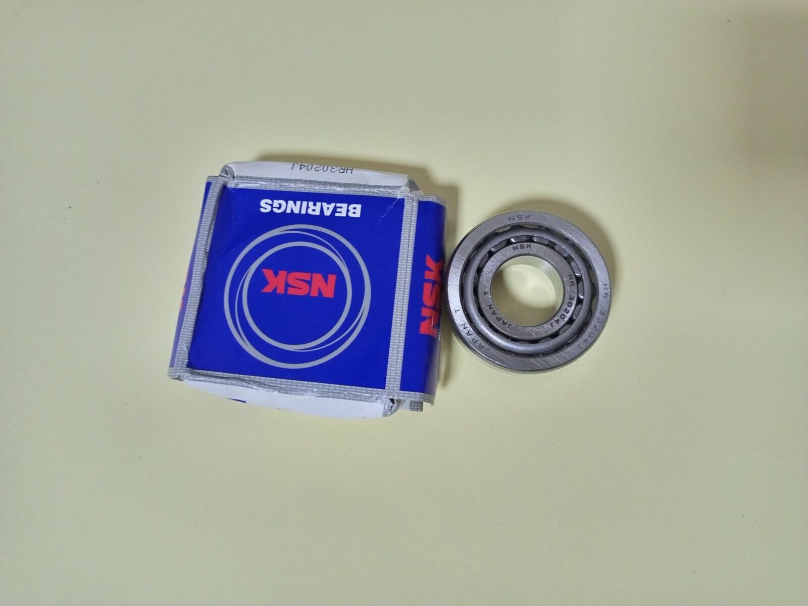 NSK HR30204J Tapered Roller Bearings 10-11 New - $37.80