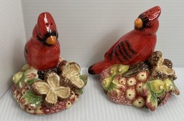 Lot Of Two Vintage Red Cardinals Salt &amp; Pepper Christmas Shakers 3.5” Birds - £9.57 GBP