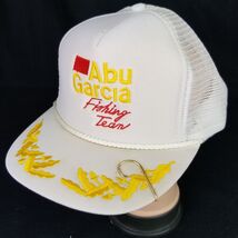 vintage trucker hat Abu Garcia Fishing Team hook white snapback NEVER WORN! - $605.17 MXN