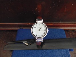 Vintage GENEVA Ladies Bangle Style Bracelet Watch -WORKING - $93.19 MXN