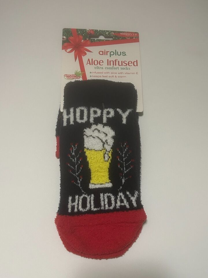 Women&#39;s Airplus Aloe Infused Socks Hoppy Holiday Fuzzy Warm Winter Crew ... - $2.64