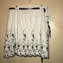Wrapper Women’s White/Black Floral Skirt Wrap Size 9. - $15.41