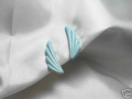 Vintage Pale Blue Stylized Shell Earrings - £2.35 GBP