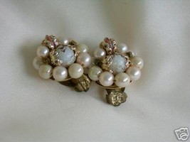 Vintage Iridescent Pink Japanese Bead Cluster Earrings - £3.14 GBP