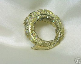 Vintage Aurora Borealis Rhinestone Circle Feather Pin - £7.92 GBP