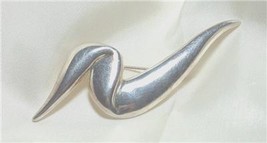 Vintage Premier Designs Silvertone Abstract Ribbon Pin - £13.43 GBP