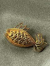 Vintage Unique Abstract Goldtone Tropical Fish Brooch Pin – 2 and 1/8th’s x 1 an - £10.22 GBP