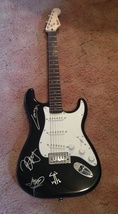 METALLICA  signed  AUTOGRAPHED  new  GUITAR - £790.07 GBP