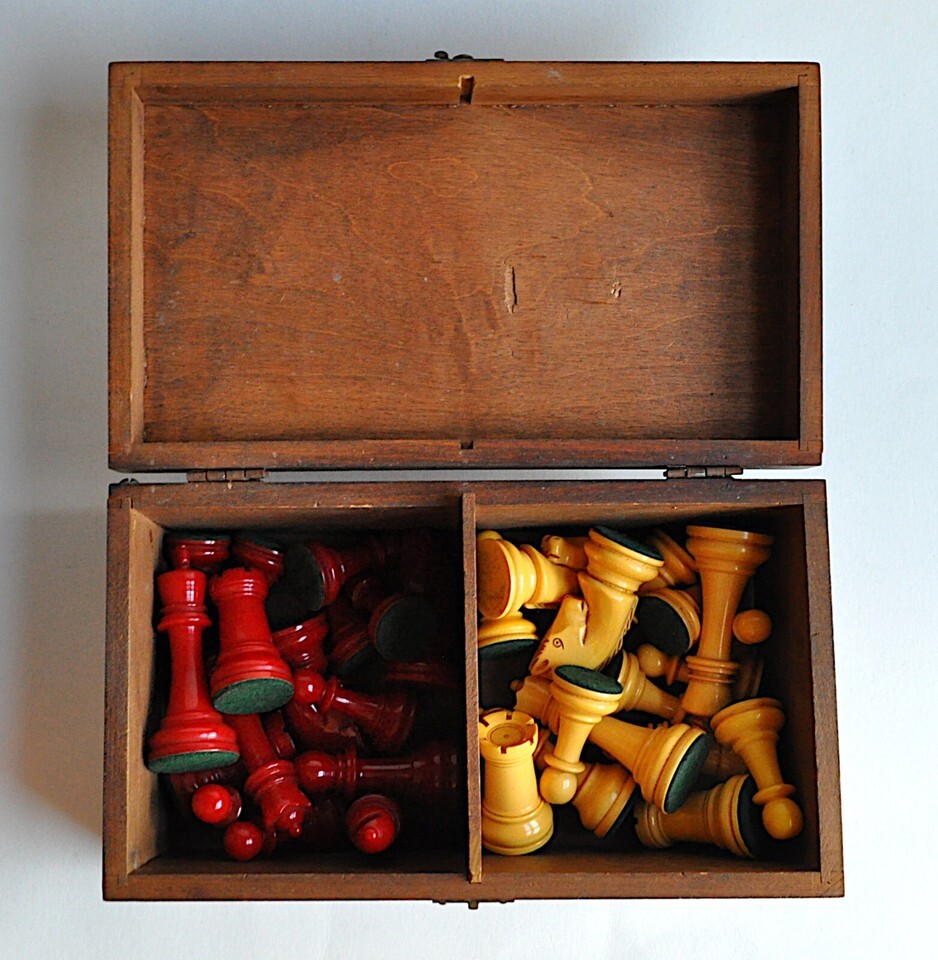 Carved Bakelite Chess Set Cherry Red Butterscotch Yellow Complete Catalin VTG Item image 2