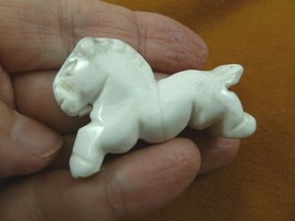 (Y-HOR-RU-564) running white Howlite HORSE gemstone carving figurine sto... - $14.01