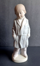 Vintage Lladro Boy in Bathrobe Figurine #4900 Matte Finish Retired - £47.48 GBP