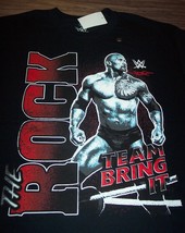 WWF WWE THE ROCK Dwayne Johnson Team Bring It T-SHIRT MENS SMALL NEW w/ TAG - $374.14 MXN