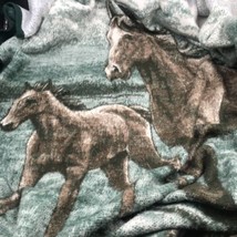 Biederlack Blanket Horse Mare w/ Foal Green Background 56&quot; x 76&quot; USA Rev... - £29.24 GBP