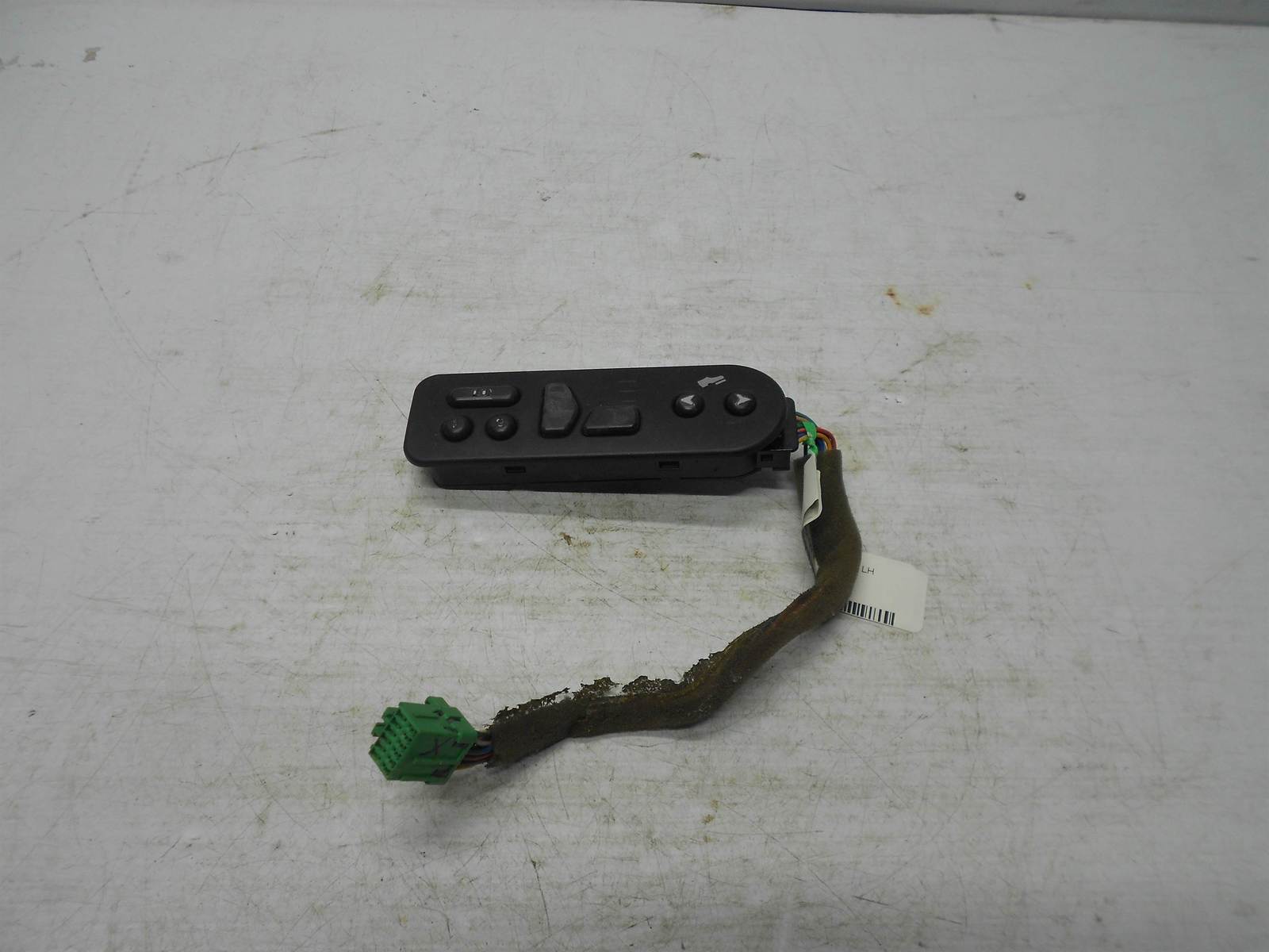 2003-06 GMC Yukon Tahoe Left Driver Heated Seat Switch Control 15179136 OEM - $19.99