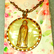 Vintage mother Mary necklace with mother of pearl - $26.73