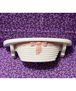Vintage Burwood wall shelf white weave design with pink bow Home Interio... - $285.54 MXN