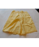 Jennifer Moore Ladies Women&#39;s Shorts Short Size 10 Yellow Pleated Front GUC - £27.37 GBP