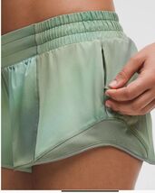 LULULEMON HOTTY HOT LOW RISE SHORT 2.5”~CHROMA GREEN/PALM COURT~0 2 4 6 ... - $124.61 CAD