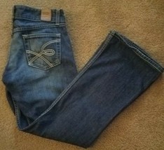 BKE Buckle Woman&#39;s Culture Measures 30X28 Bootcut Med Wash Denim Jeans - $14.55