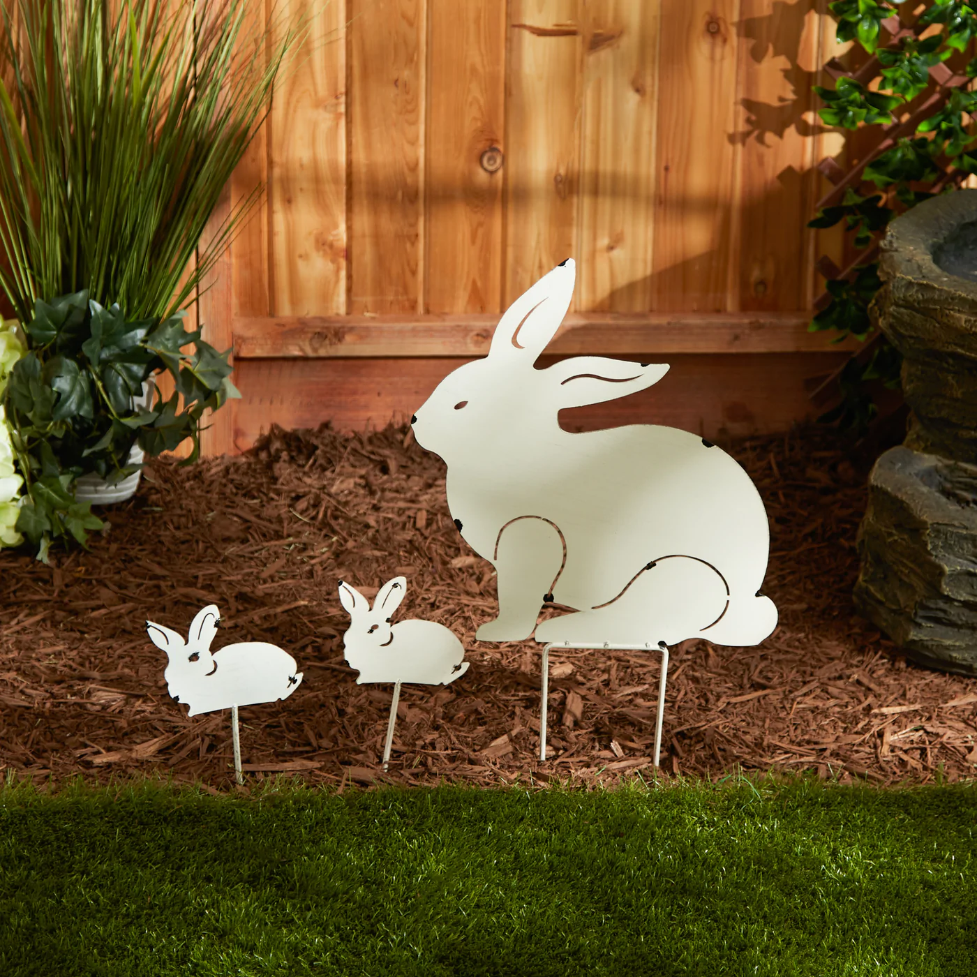 Rabbit Family Garden Stake - £34.91 GBP