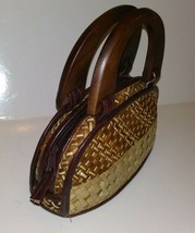 Adorable Vintage Little Straw Purse w Flat Oval Bottom and Wooden Handles, Lined - £5.44 GBP