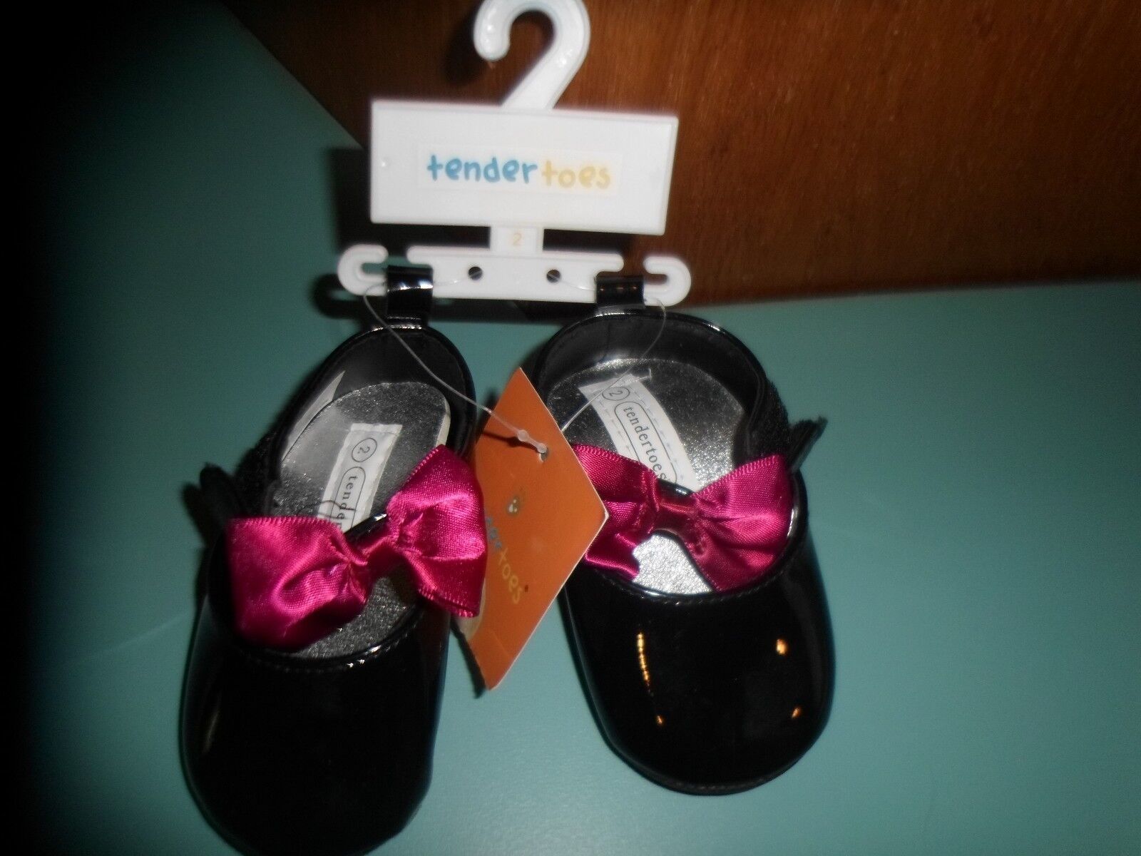 Tendertoes Baby Girls Infant Mary Jane black patent leather w red bows.NWT - $3.95