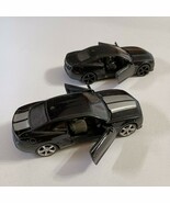 Diecast (2) 2010 Chevrolet Camaros Pullback Powered Opening Doors 5&quot; Length - $245.61 MXN