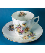 Rosina China Fluted Cup &amp; Saucer Yellow/Pink Roses Gold Trim England - $183.70 MXN