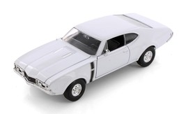 1968 Oldsmobile 442 1/24 Scale Diecast Metal Model by Welly - WHITE - $32.66