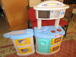 No Shipping. Little Tikes Child Size Toy Play Kitchen Preschool Vintage - £71.56 GBP