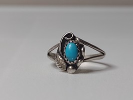 Vintage Size 5.5 Ring With Blue Stone - £23.89 GBP