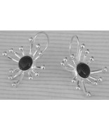 Black prickle earrings   - $456.94 MXN