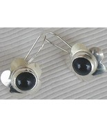Black flowers earrings - $380.79 MXN