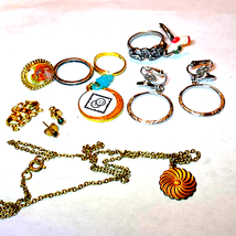 Small lot of dainty vintage jewelry! - $17.82