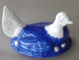Beautiful Vintage Blue &amp; White Porcelain Nesting Hen Canister Lid - VGC LID ONLY - £15.78 GBP
