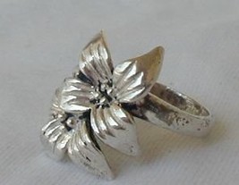 Flower ring c a thumb200