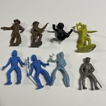 Vintage Cowboys &amp; indians toys figures settlers pioneers calavry  - $8.52