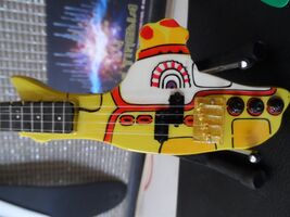 THE BEATLES – Yellow Submarine Shaped 1:4 Scale Replica Bass Guitar ~New~ - €24,77 EUR