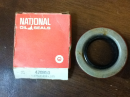 National Oil Seals 470950 MADE IN USA 1.375 X 2.437 X .375 - $57.49 MXN