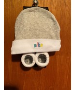 Nike Newborn Neutral Socks and Hat  0-6 Months *NEW* L1 - $19.13 CAD