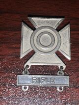 Vintage US Army Maltese Cross Military Rifle GI Lapel Pin - $9.41