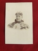 Antique Victorian Cabinet Card Photo Young Woman With Curls (PH55) - $8.86