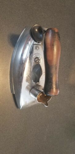Vintage General Electric Iron Cat No. 119F12 Works. - $9.80