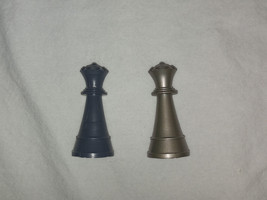 Black &amp; White Queens Replacement Parts/Pieces Radio Shack Chess Champion... - £4.94 GBP