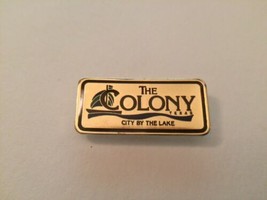 The Colony, Texas City By The Lake Gold-Tone metal Tie Tack Lapel Pin  - £11.24 GBP
