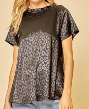 Savanna Jane short sleeve satin leopard top in Black - £25.91 GBP