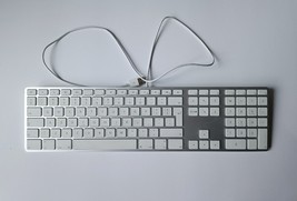 Genuine Apple A1243 Wired Mac Standard USB Keyboard - £26.61 GBP